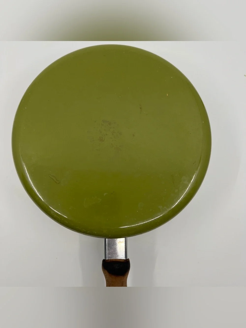 Vintage avocado green fondue pit enamelware saucepan pot wooden handle metal lid